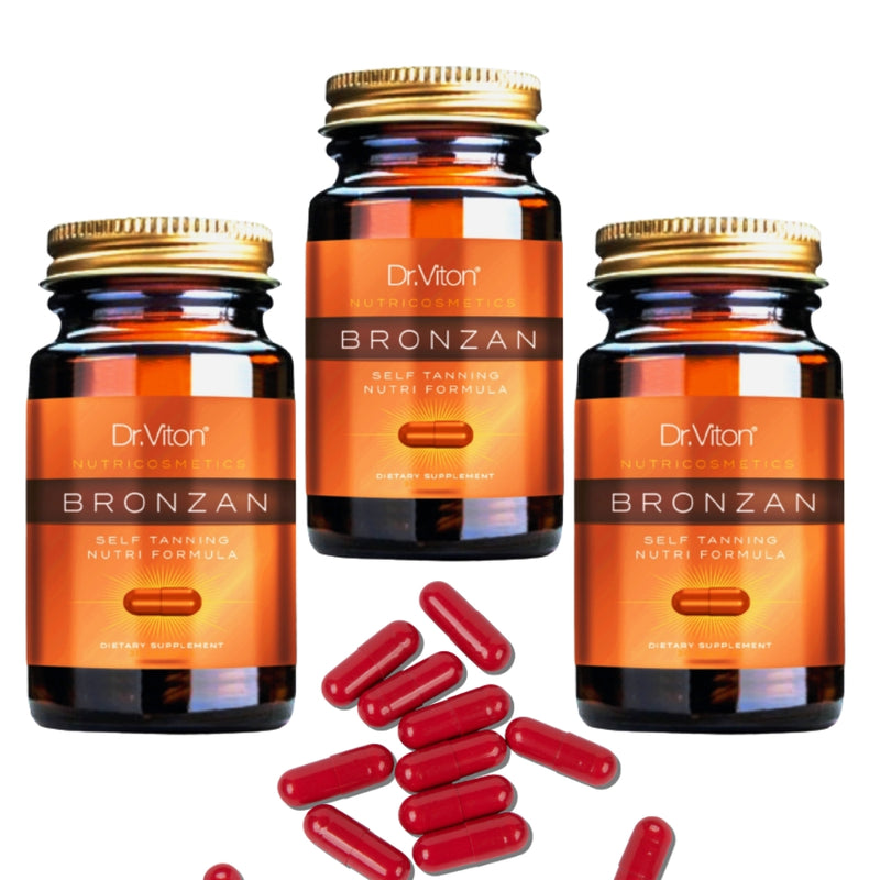 BRONZAN savaiminio įdegio kapsulės ant šviesaus stalo šalia saulės akinių ir gėlių, perteikiamas vasariškas, švytintis įdegio įvaizdis